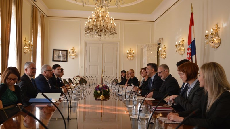 Predsjednik Vlade Plenković s povjerenikom Mimicom 